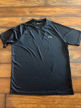 Under Armour Black Short Sleeve Athletic Tee